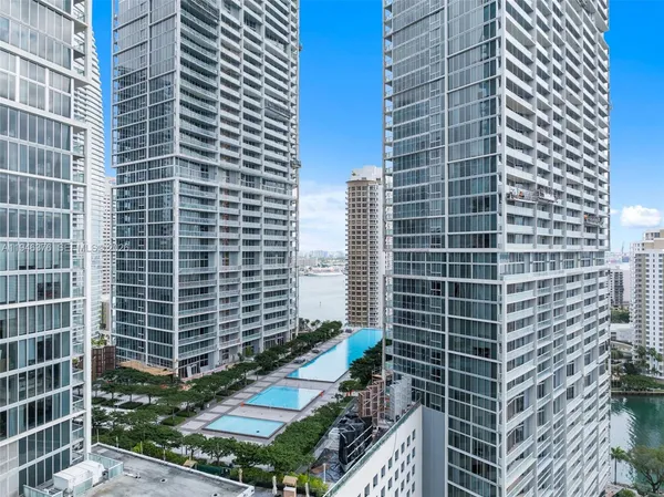 $985,000 | 485 Brickell Avenue, Unit 1804, Miami, FL 33131