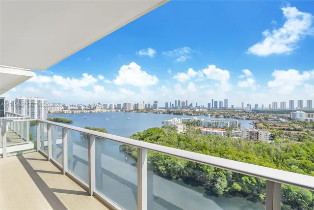$668,000 | 16385 Biscayne Boulevard, Unit 2017, North Miami Beach, FL 33160