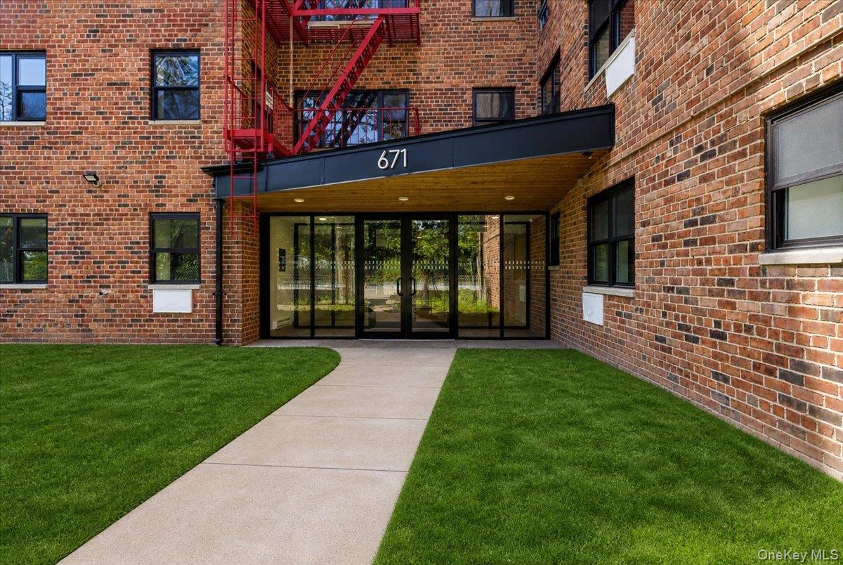 671 Bronx River Road, Unit 2F Yonkers, NY 10704 - Photo 1 of 23