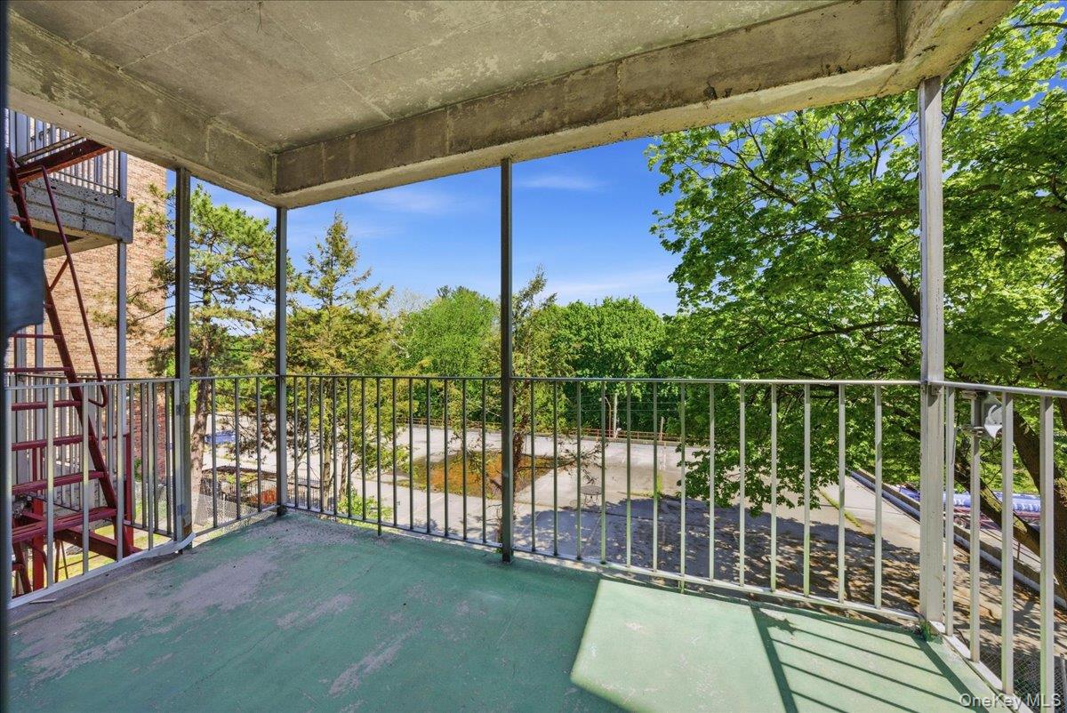 671 Bronx River Road, Unit 2F Yonkers, NY 10704 - Photo 15 of 23