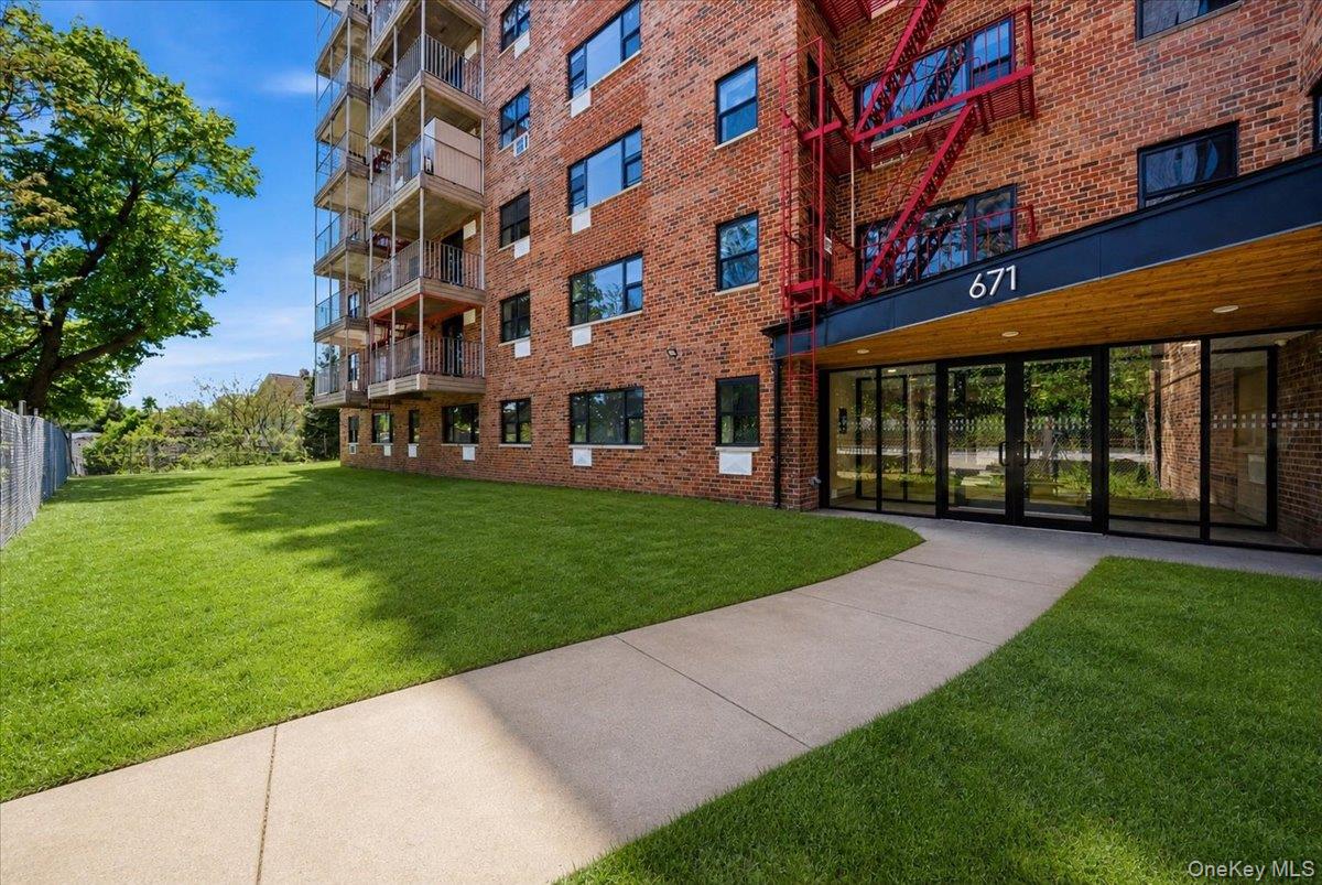 671 Bronx River Road, Unit 2F Yonkers, NY 10704 - Photo 2 of 23