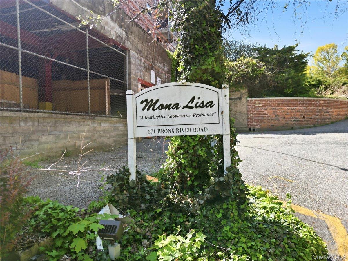 671 Bronx River Road, Unit 2F Yonkers, NY 10704 - Photo 3 of 23