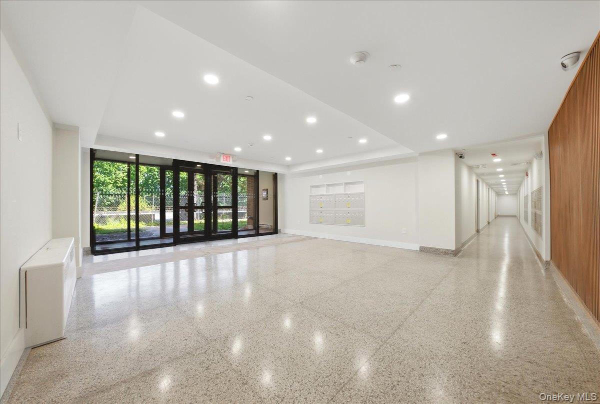 671 Bronx River Road, Unit 2F Yonkers, NY 10704 - Photo 5 of 23