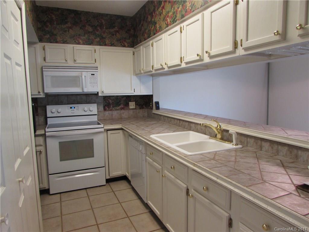 20109 Henderson Road, Unit E Cornelius, NC 28031 - Photo 5 of 17 Gallery Image 5