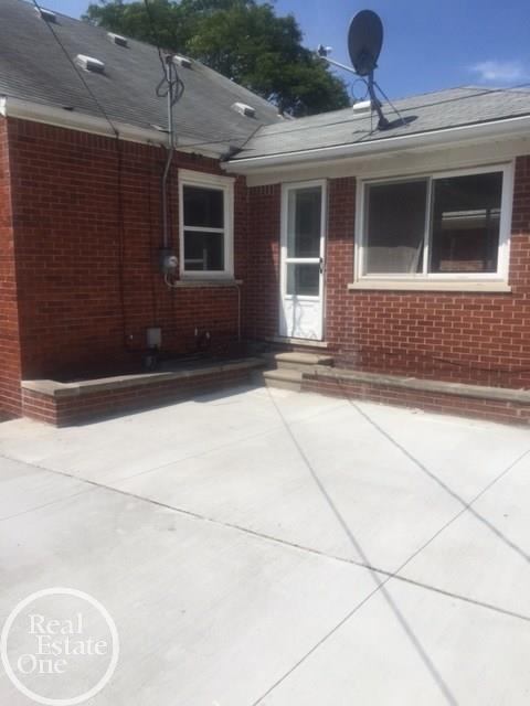 1830 Newcastle Road Grosse Pointe, MI 48236 - Photo 24 of 27 31300052-23.JPG