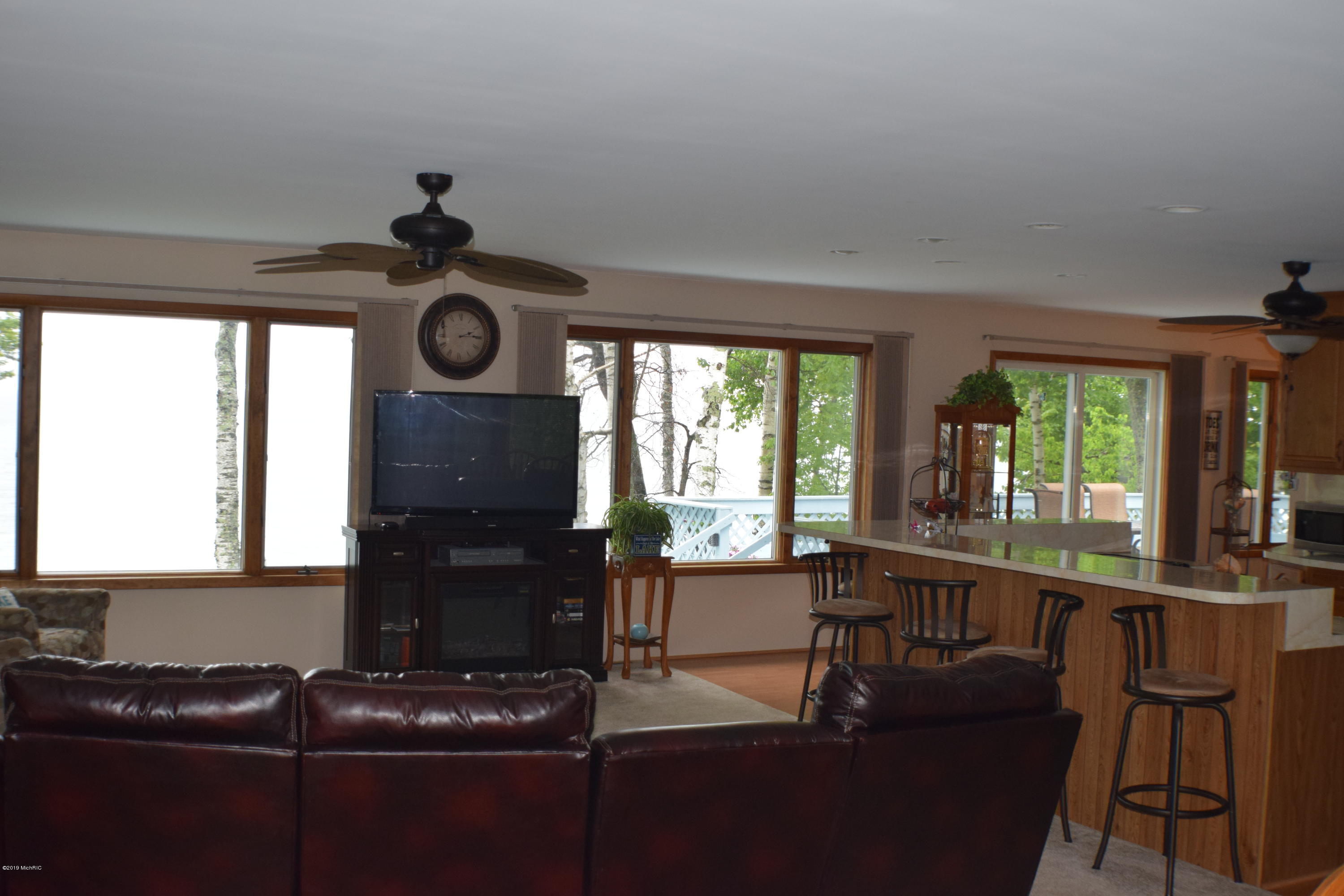 6330 Lakeshore Road Manistee, MI 49660 - Photo 5 of 53 6330 Lakeshore 176