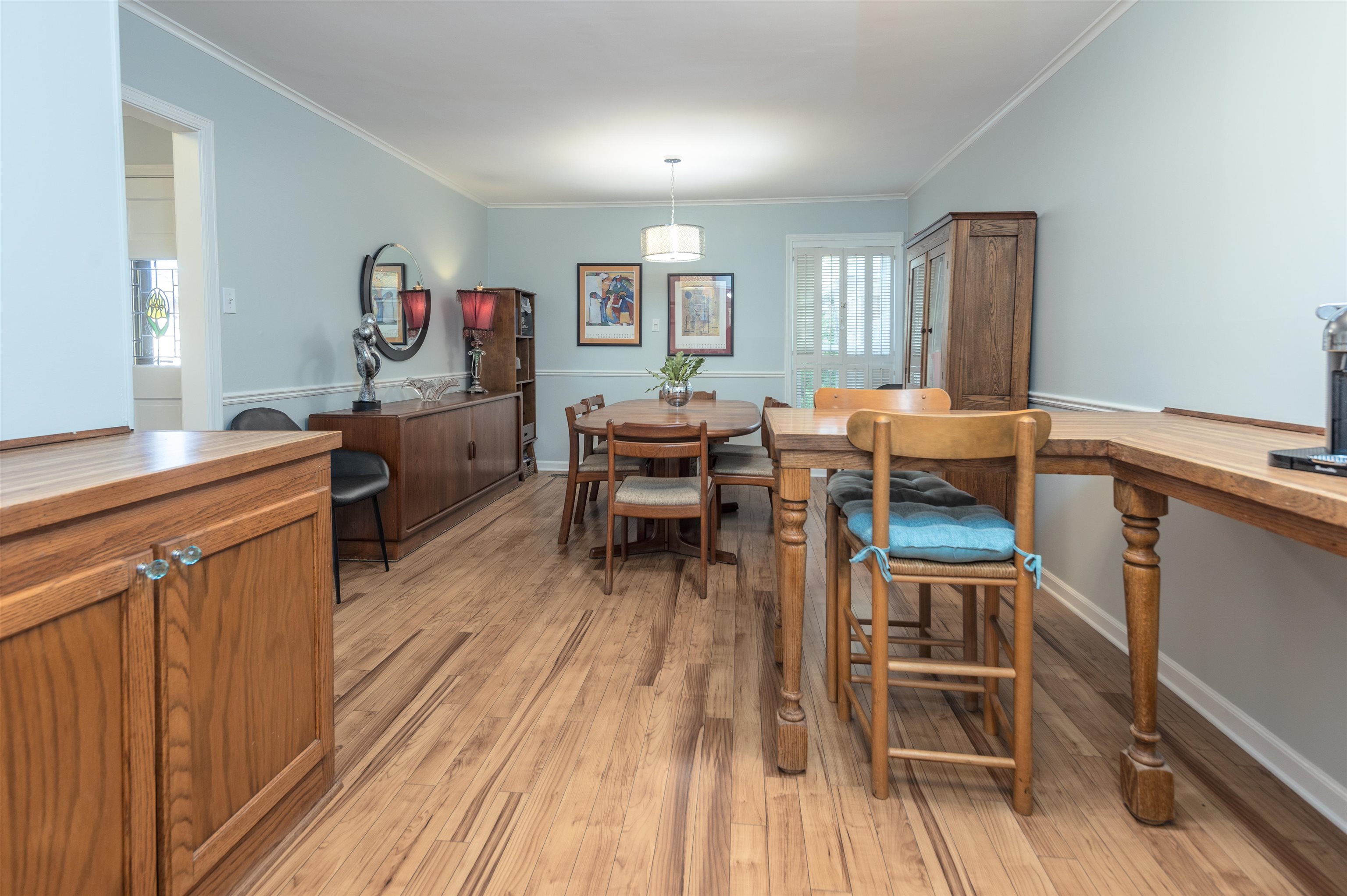 6917 Amberly Road, Unit 6917 Memphis, TN 38119 - Photo 7 of 35 Dining area featuring light wood-style flooring, crown molding, and built-ins