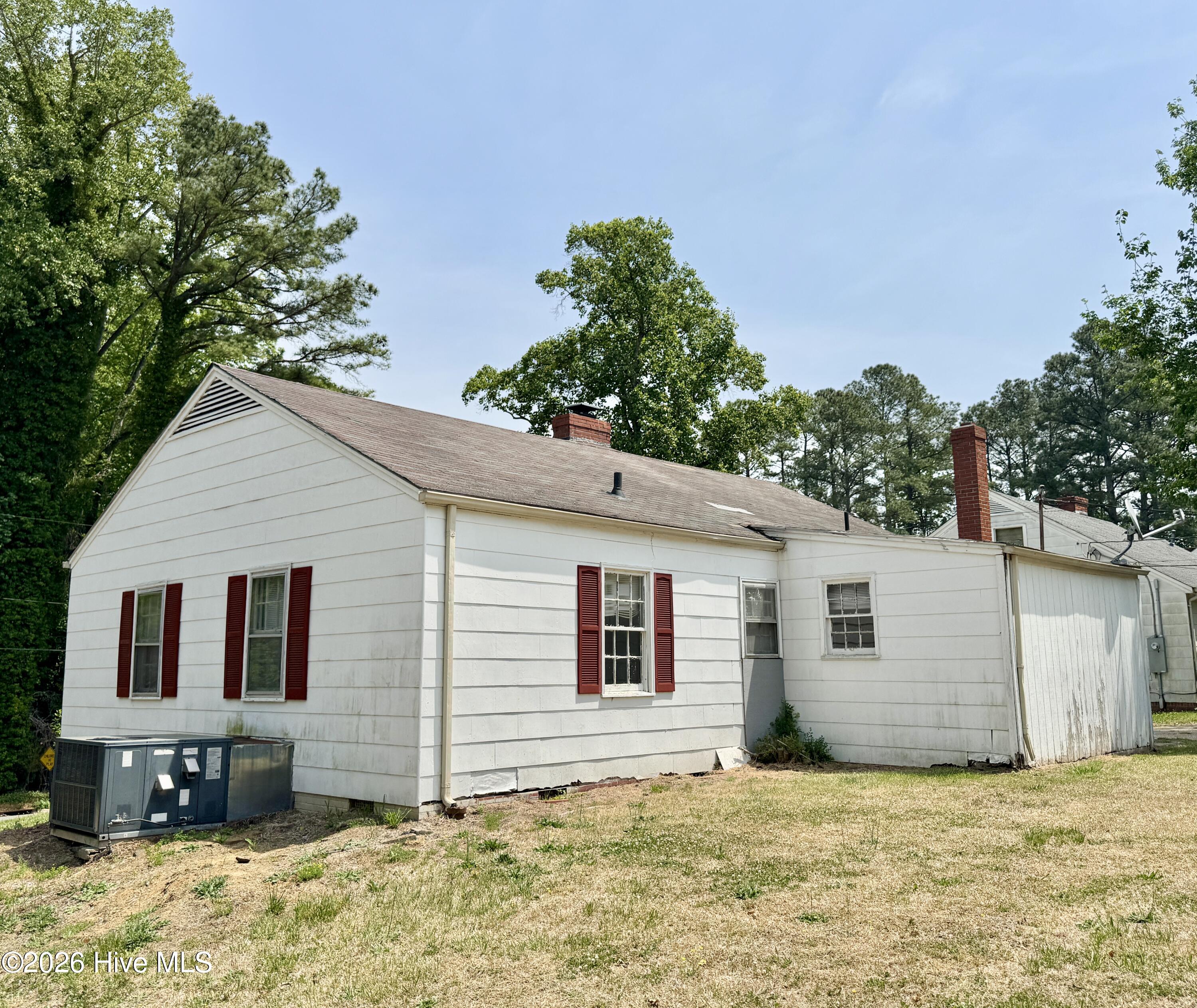 2 Fewell Avenue Weldon, NC 27890 - Photo 3 of 14 IMG_2047