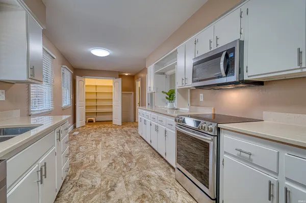 $379,900 | 5244 County Road 630 West, Newburgh, IN 47630