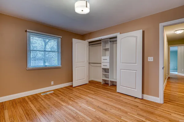 $379,900 | 5244 County Road 630 West, Newburgh, IN 47630