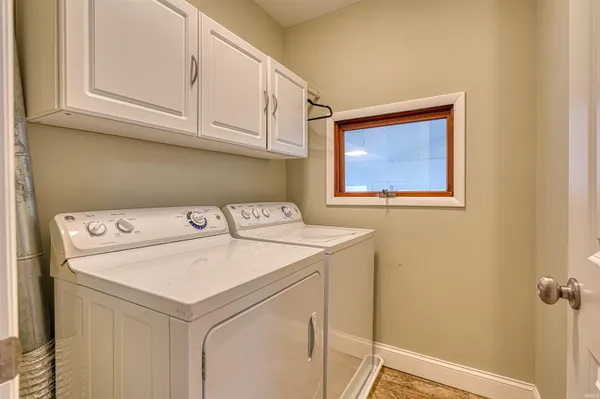 $379,900 | 5244 County Road 630 West, Newburgh, IN 47630