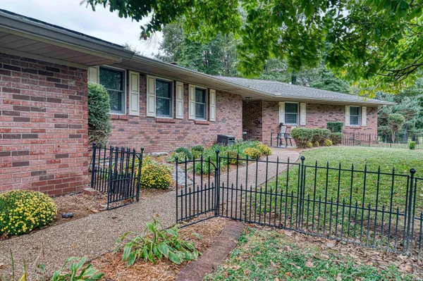 $379,900 | 5244 County Road 630 West, Newburgh, IN 47630
