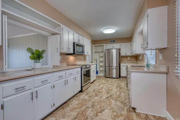 $379,900 | 5244 County Road 630 West, Newburgh, IN 47630