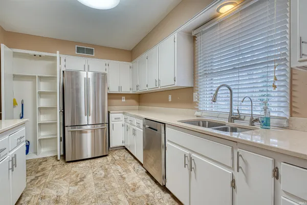 $379,900 | 5244 County Road 630 West, Newburgh, IN 47630
