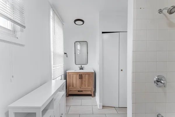 $3,000 | 2143 West 18th Place, Chicago, IL 60608