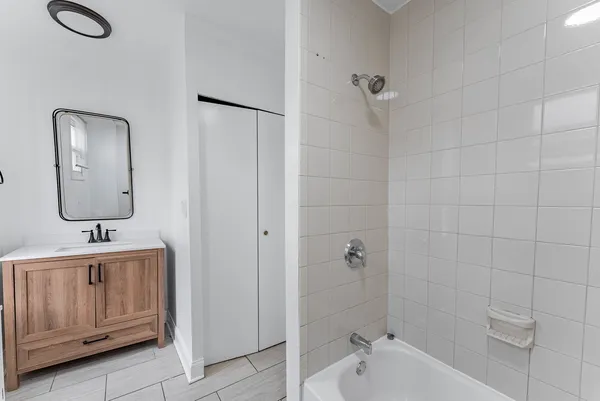 $3,000 | 2143 West 18th Place, Chicago, IL 60608