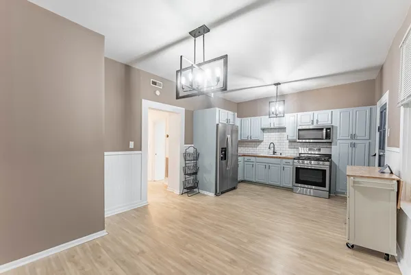 $3,000 | 2143 West 18th Place, Chicago, IL 60608