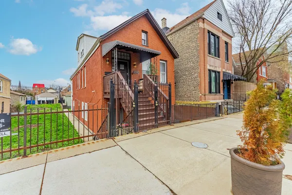 $3,000 | 2143 West 18th Place, Chicago, IL 60608