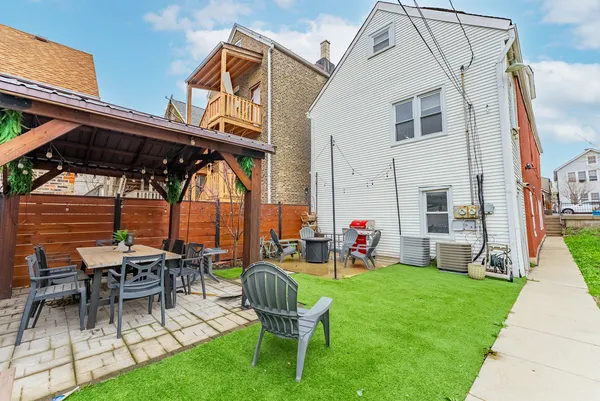 $3,000 | 2143 West 18th Place, Chicago, IL 60608