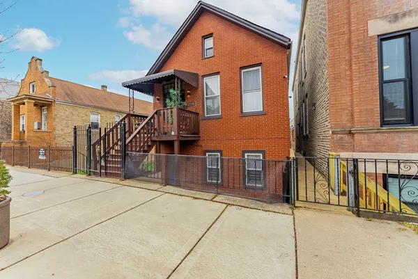 $3,000 | 2143 West 18th Place, Chicago, IL 60608