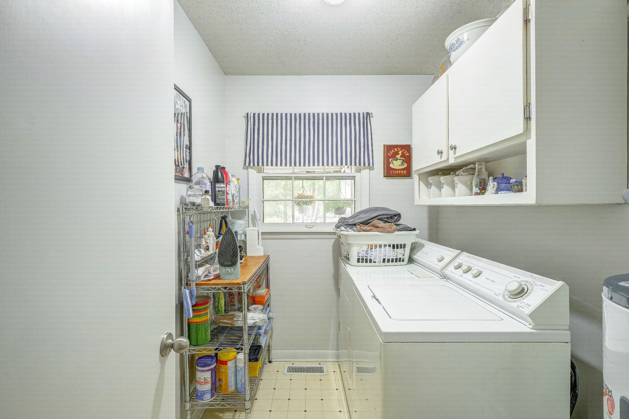 908 Fall River Road Lawrenceburg, TN 38464 - Photo 10 of 22 a utility room with dryer and washer