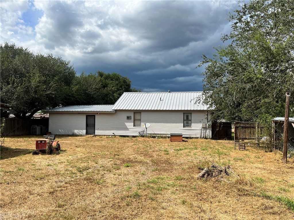 305 East Laredo Street Freer, TX 78357 - Photo 2 of 19 a front view of a house with a yard