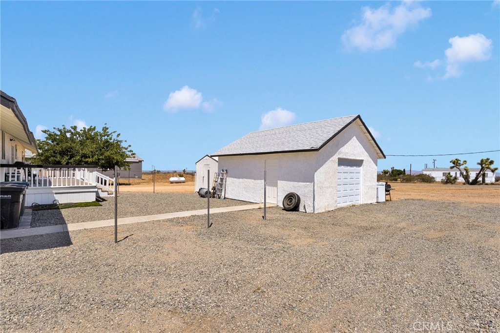 8038 Begonia Road Phelan, CA 92371 - Photo 38 of 49
