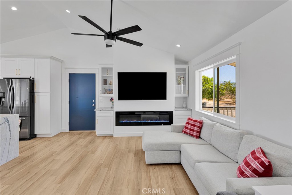 8038 Begonia Road Phelan, CA 92371 - Photo 9 of 49