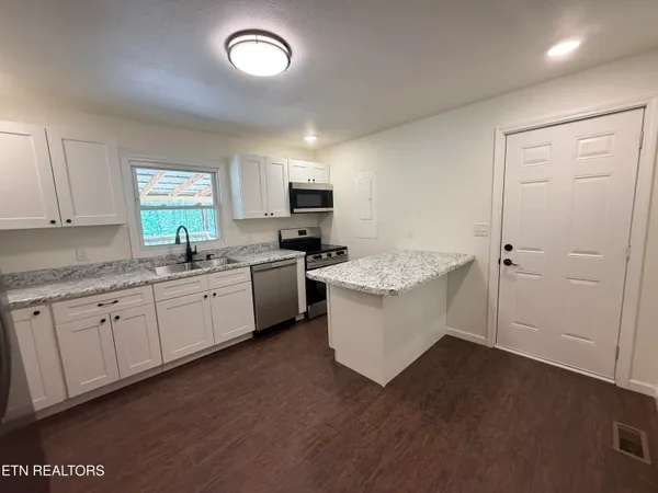 $249,900 | 135 Frank Tinch Road, Jamestown, TN 38556