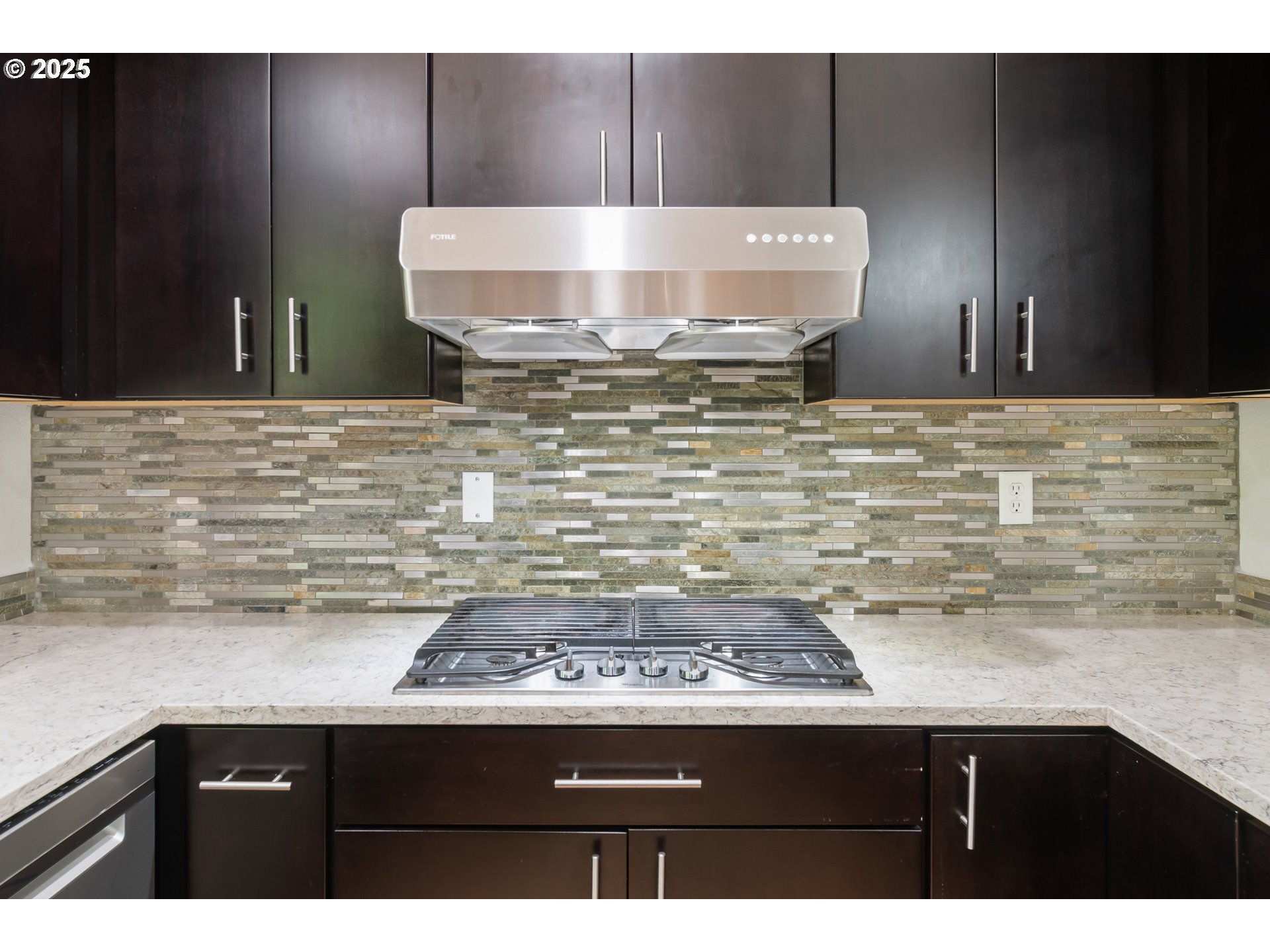 2795 Mallory Lane Eugene, OR 97401 - Photo 12 of 44 a view of kitchen island
