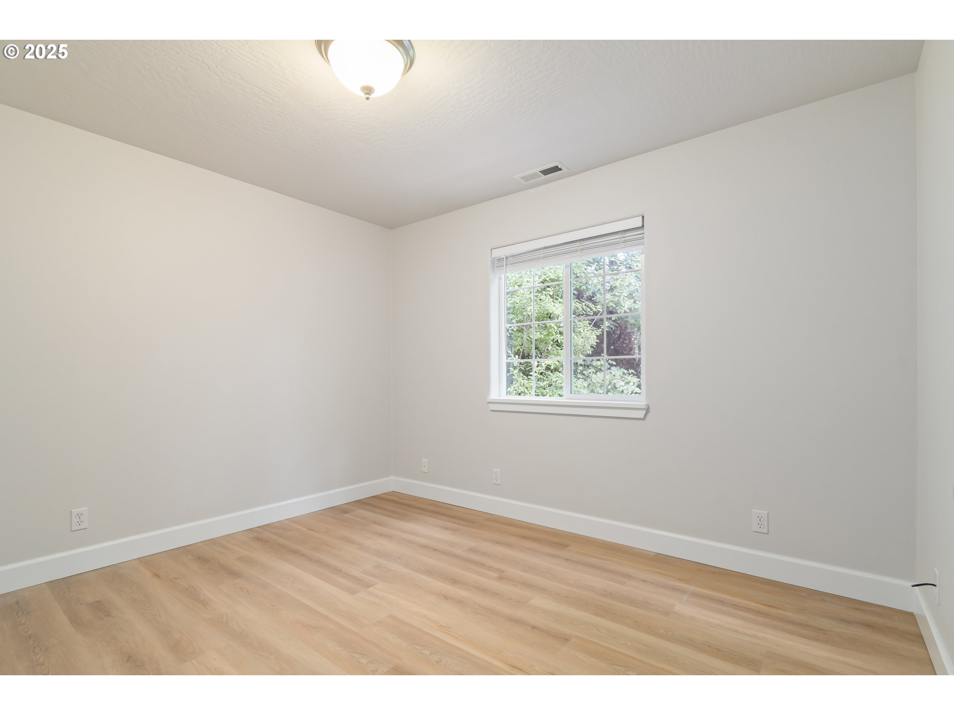 2795 Mallory Lane Eugene, OR 97401 - Photo 25 of 44 an empty room with wooden floor and windows