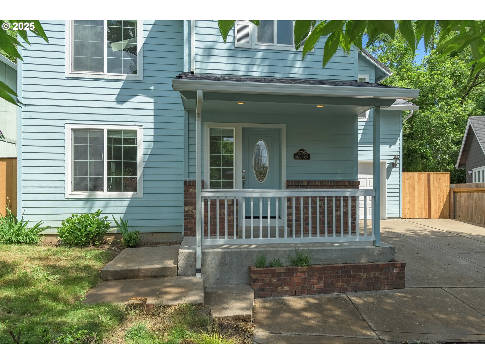 2795 Mallory Lane Eugene, OR 97401 - Photo 3 of 44 a view of a house with a yard