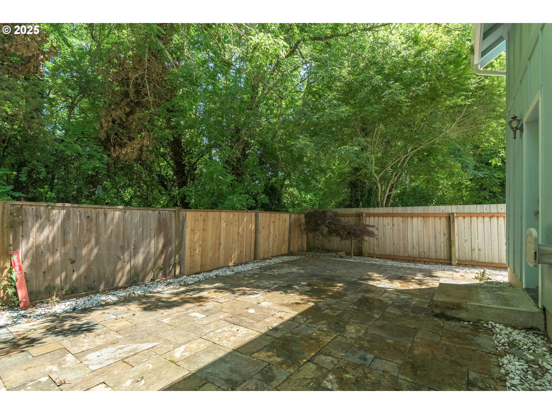 2795 Mallory Lane Eugene, OR 97401 - Photo 34 of 44 a view of a backyard