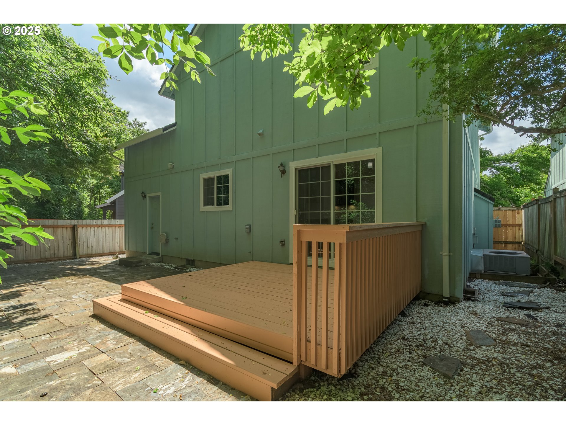 2795 Mallory Lane Eugene, OR 97401 - Photo 37 of 44 a view of a backyard with plants