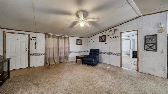 a view of livingroom with furniture and a ceiling fan