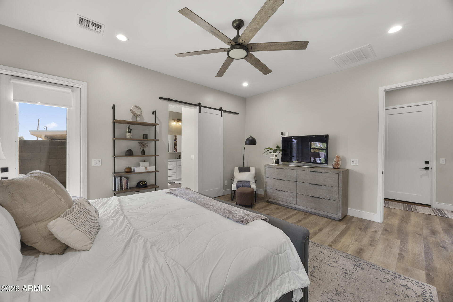 3927 North 13th Place Phoenix, AZ 85014 - Photo 22 of 48 Primary suite