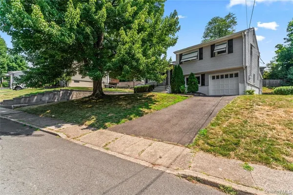 $699,000 | 6 Valley View Terrace, Suffern, NY 10901