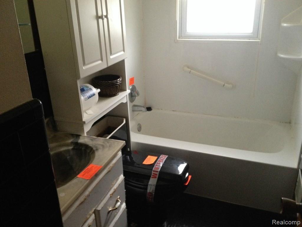 25398 Graham Road Redford, MI 48239 - Photo 6 of 8 Bathroom.jpg