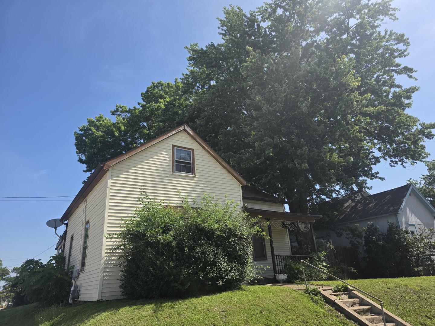 1219 Lind Street Quincy, IL 62301 - Photo 1 of 12