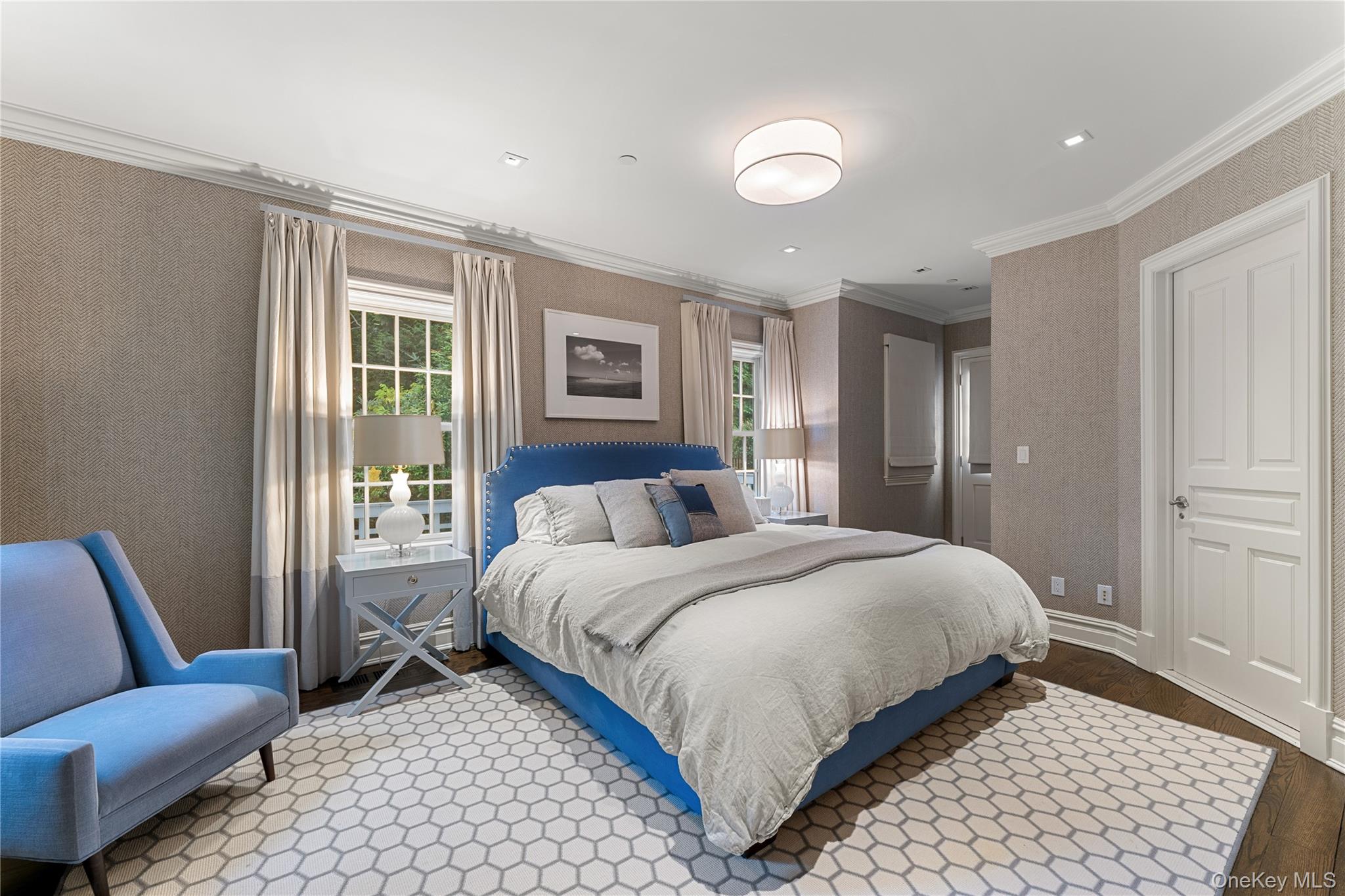 8 Richbell Road Scarsdale, NY 10583 - Photo 24 of 45 a bedroom with a large bed and a couch