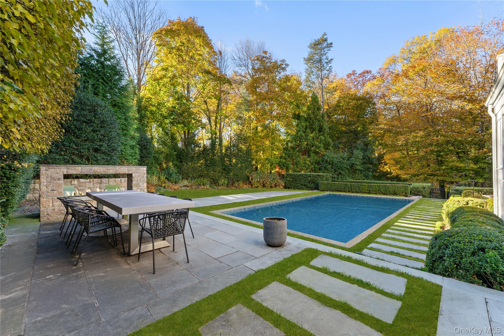 8 Richbell Road Scarsdale, NY 10583 - Photo 6 of 45 a backyard of a house with table and chairs