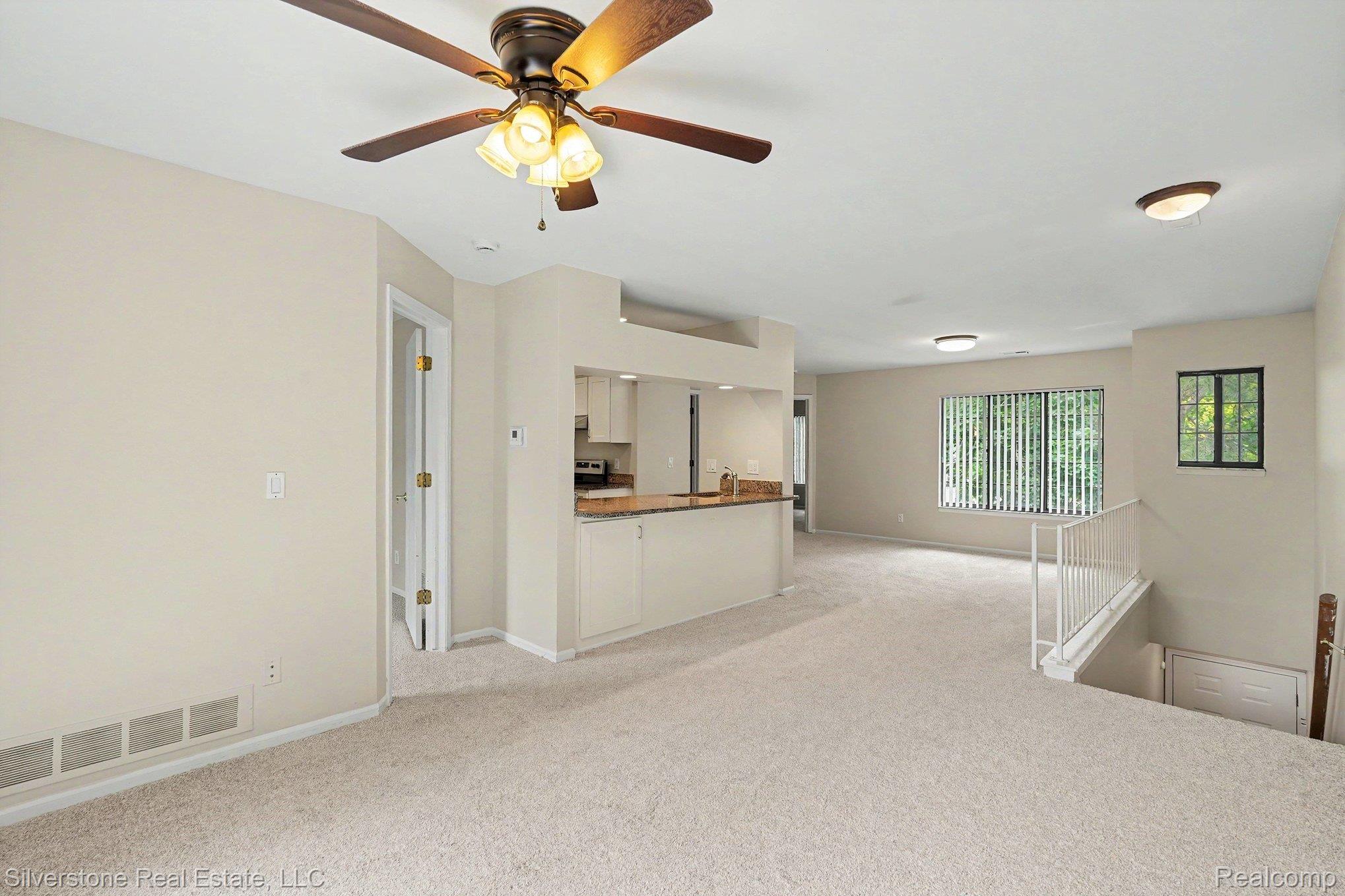 1502 Meadowside Drive Rochester, MI 48307 - Photo 7 of 27 007_file_3911.jpg