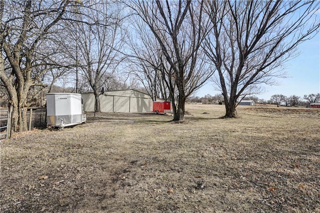 307 East Gore Road Raymore, MO 64083 - Photo 4 of 38