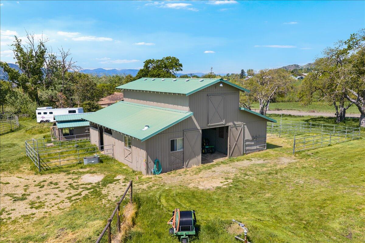 900 Butler Creek Road Ashland, OR 97520 - Photo 31 of 39 60-DJI_20260414123607_0035_D