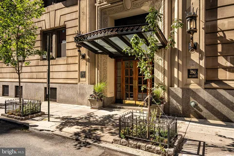 $199,900 | 250 South 13th Street, Unit 1F, Philadelphia, PA 19107