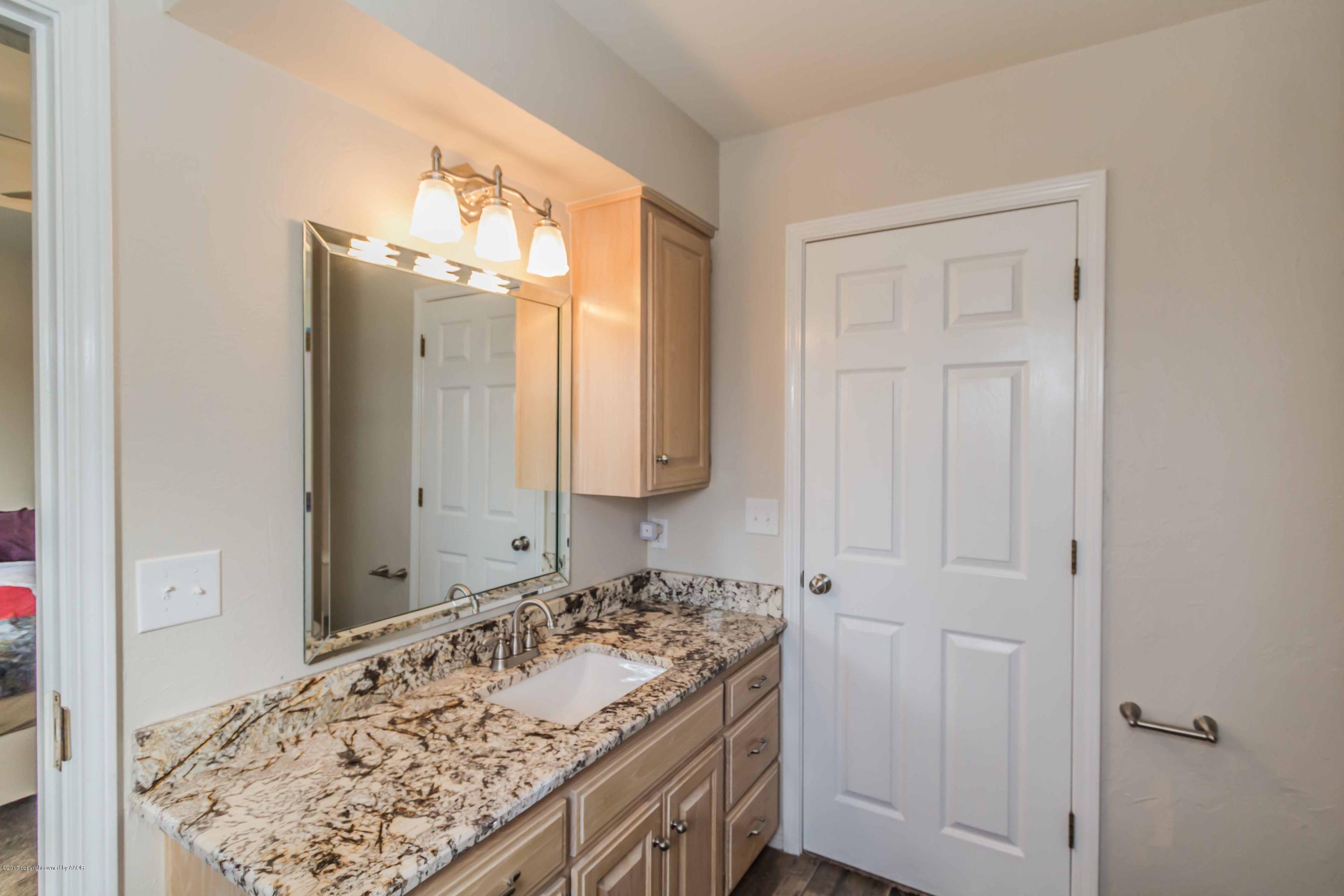 3123 Hobbs Road Amarillo, TX 79109 - Photo 15 of 38 MASTER BATH VIEW 1