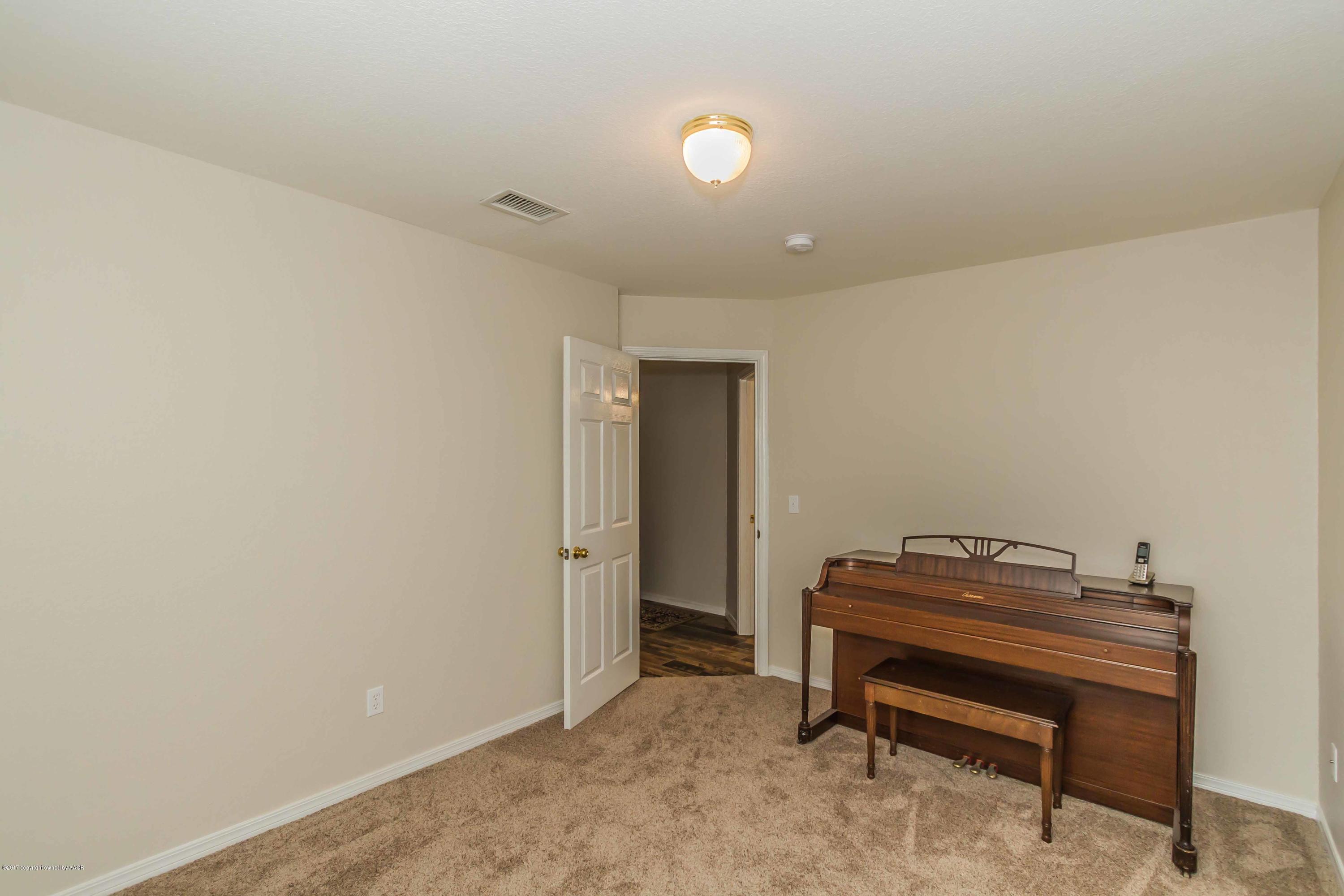 3123 Hobbs Road Amarillo, TX 79109 - Photo 22 of 38 BEDROOM 2 VIEW 4