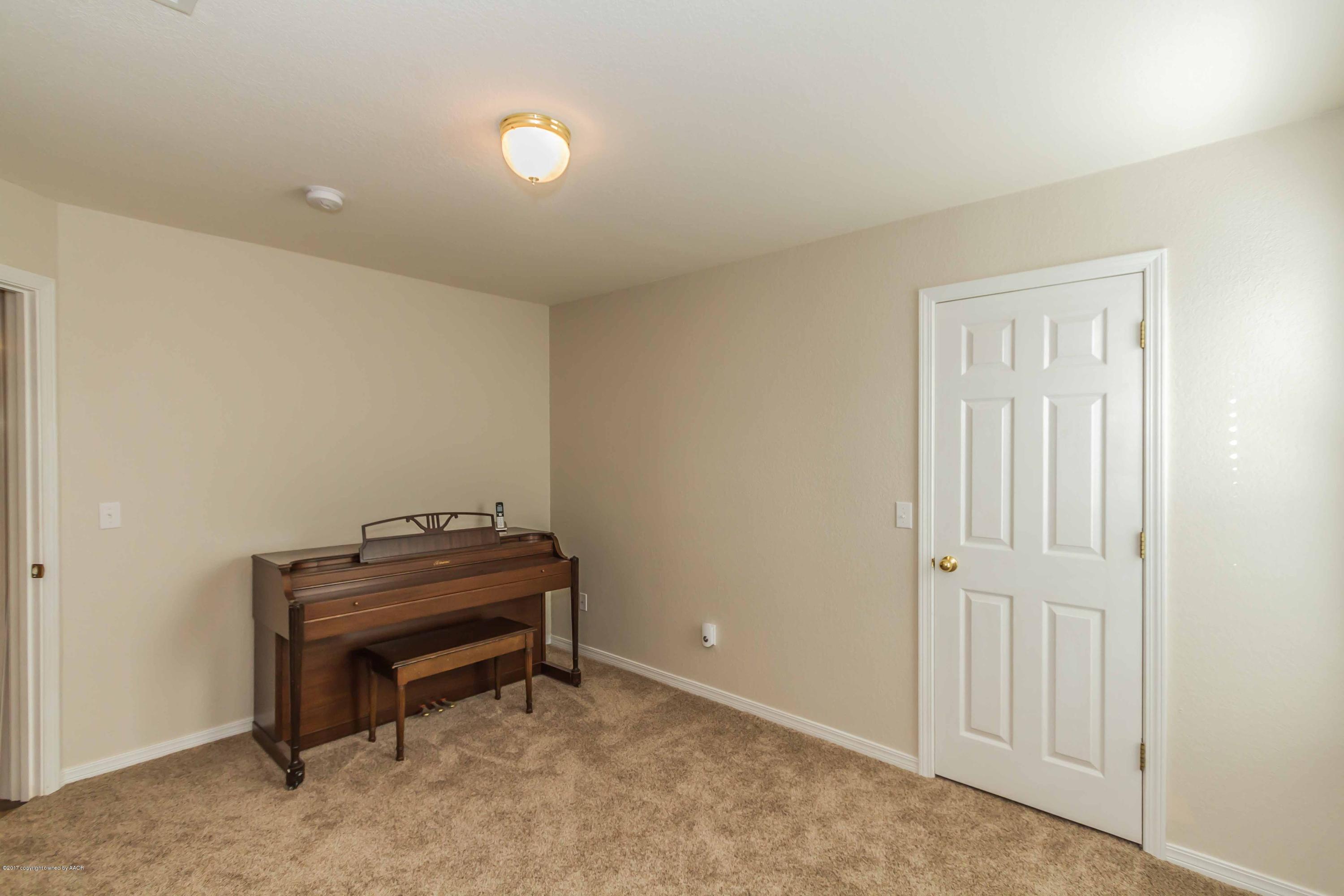 3123 Hobbs Road Amarillo, TX 79109 - Photo 23 of 38 BEDROOM 2 VIEW 3