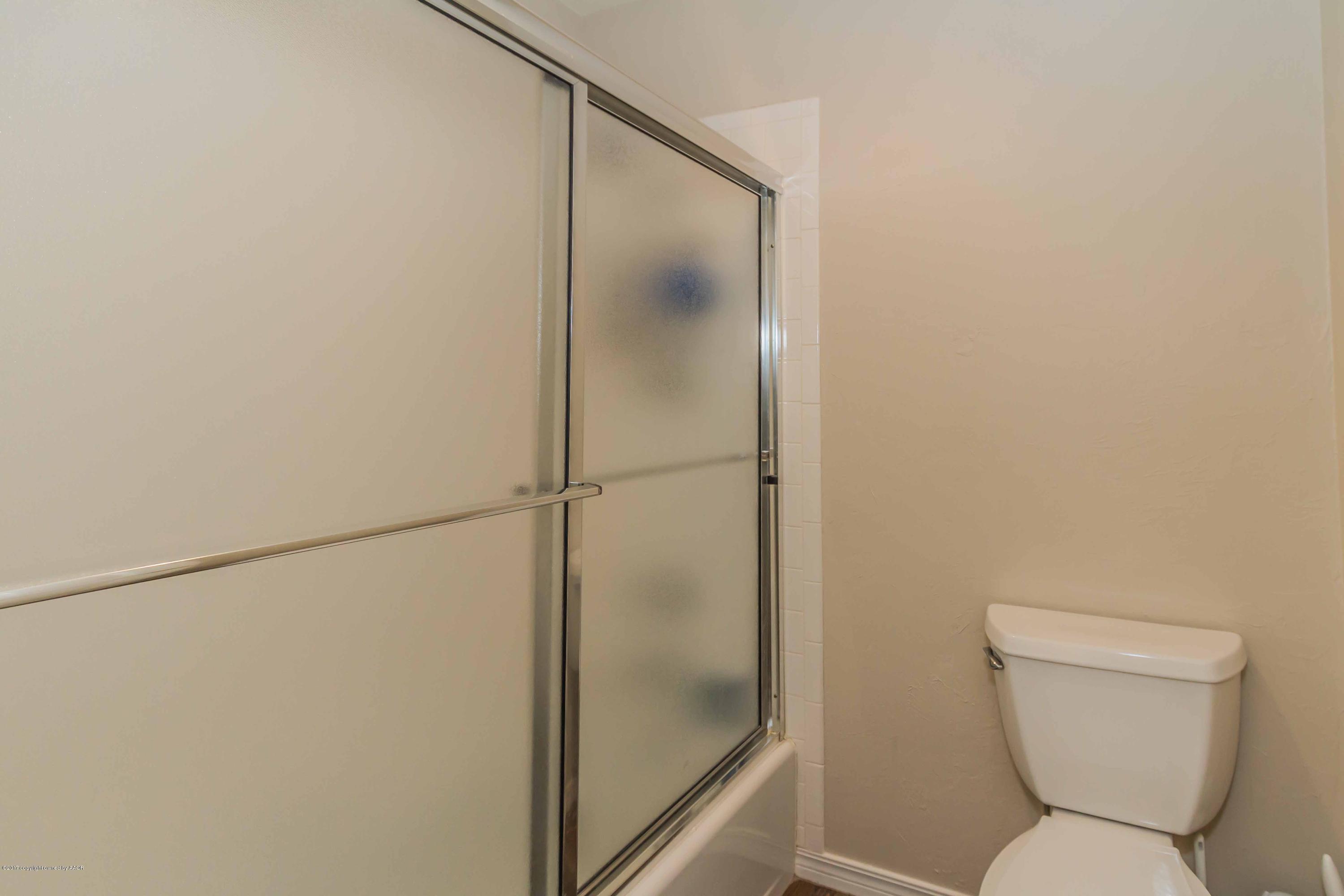 3123 Hobbs Road Amarillo, TX 79109 - Photo 27 of 38 BATHROOM 2 VIEW 2
