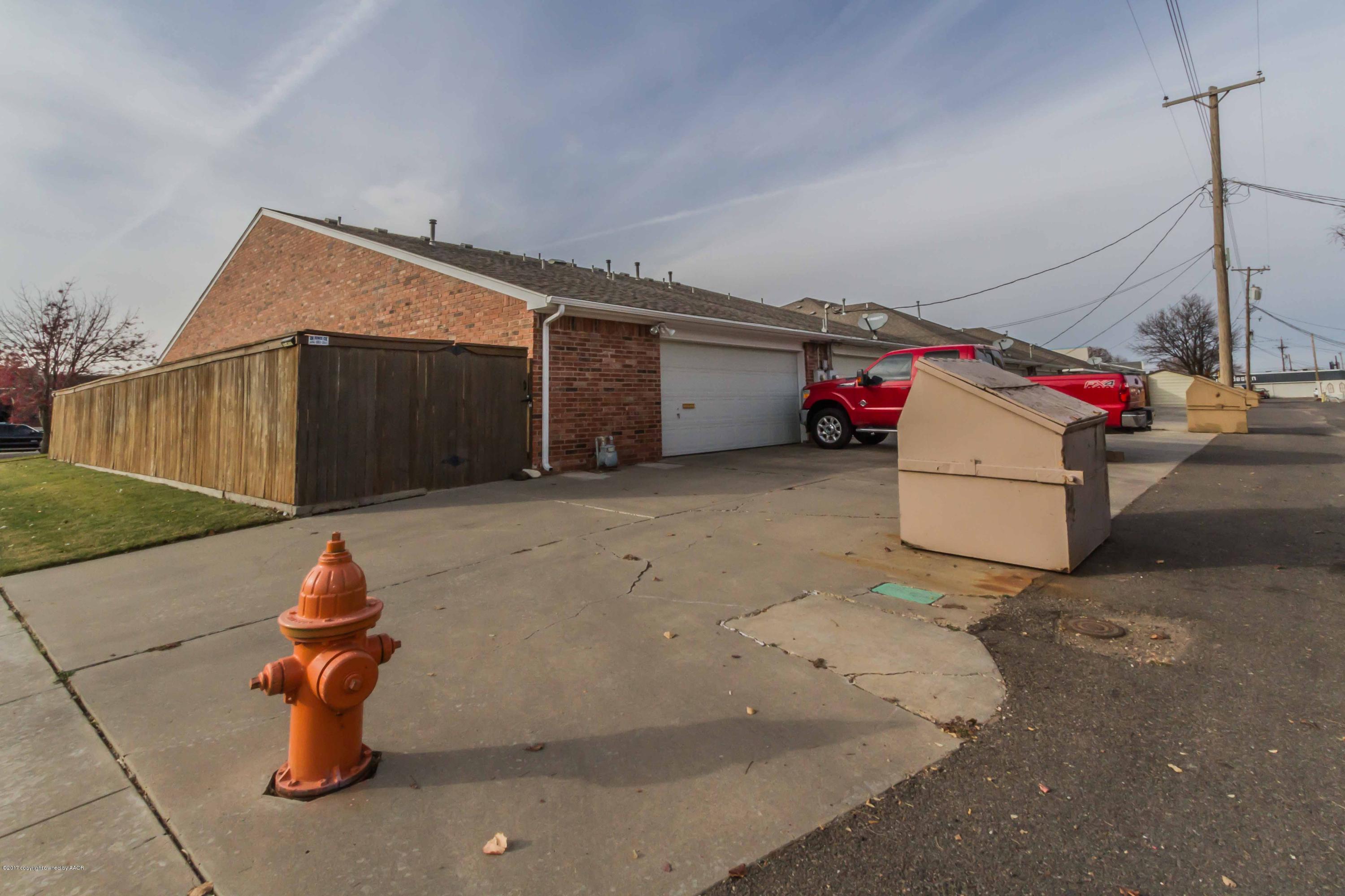 3123 Hobbs Road Amarillo, TX 79109 - Photo 36 of 38 GARAGE VIEW 1